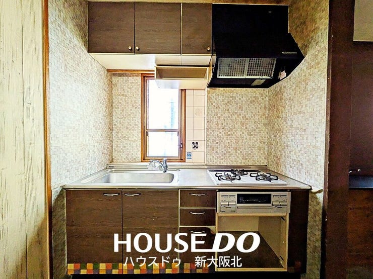 ■壁付きのキッチンは吊戸が作れるので空間を有効活用しつつ、収納を多く確保することができます!
■散らかりがちなキッチンツールもスッキリと収納できますね!