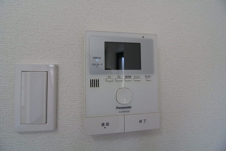 モニター付きインターホンで来客の確認が簡単。セキュリティが向上し、安心して生活できます。