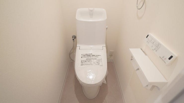 温水洗浄便座付きトイレ♪