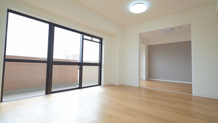 リビング横の洋室を合わせると広々22帖♪