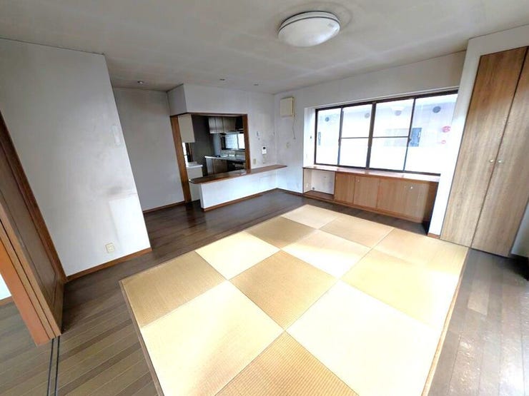 和洋室のように利用可能で、明るく開放的なLDK