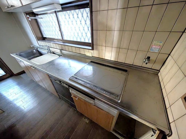 ゆったりとしたキッチンスペース
大型のシステムキッチンを設置できます。