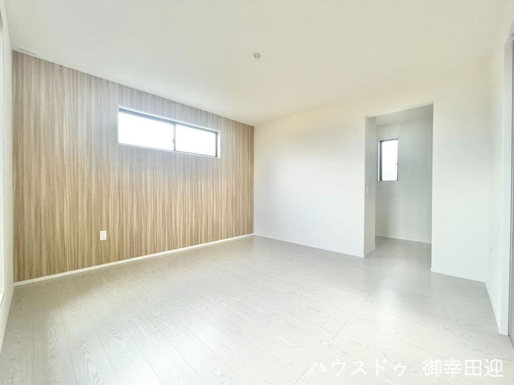 ■2階8帖洋室■心からリラックスできる静けさ、上質な眠りで、毎日をリセットします。明日への活力を養う空間です。