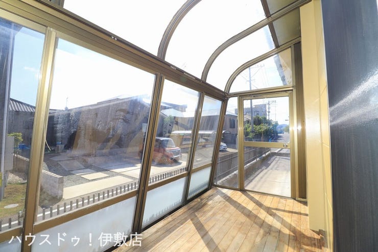 西餅田 中古戸建 【サンルーム】
天候に左右されないサンルーム付！雨や灰が降る日でも安心して洗濯物を干せます