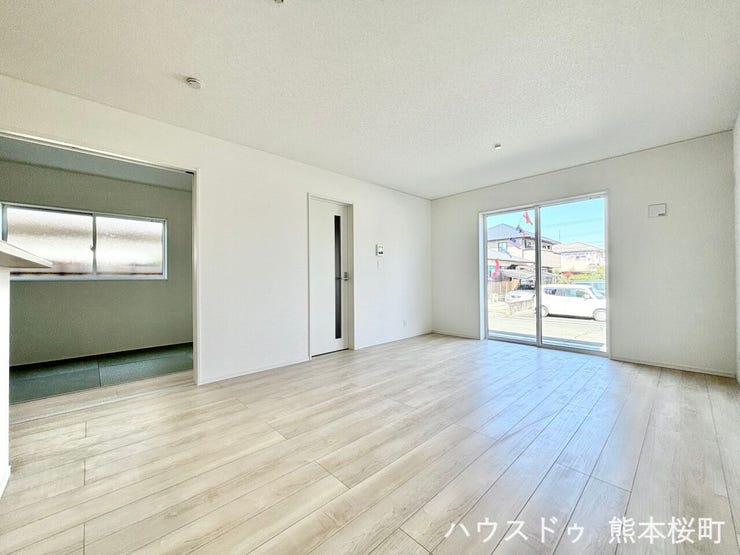 ■安らぎと笑顔の中心地■陽光が優しく降り注ぎ、会話が自然と弾む。ここでは、毎日が特別な時間へと変わります。