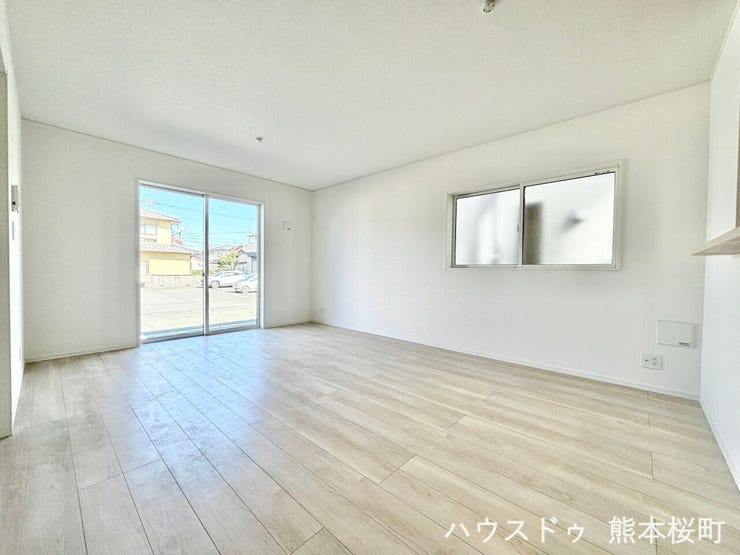 ■安らぎと笑顔の中心地■陽光が優しく降り注ぎ、会話が自然と弾む。ここでは、毎日が特別な時間へと変わります。