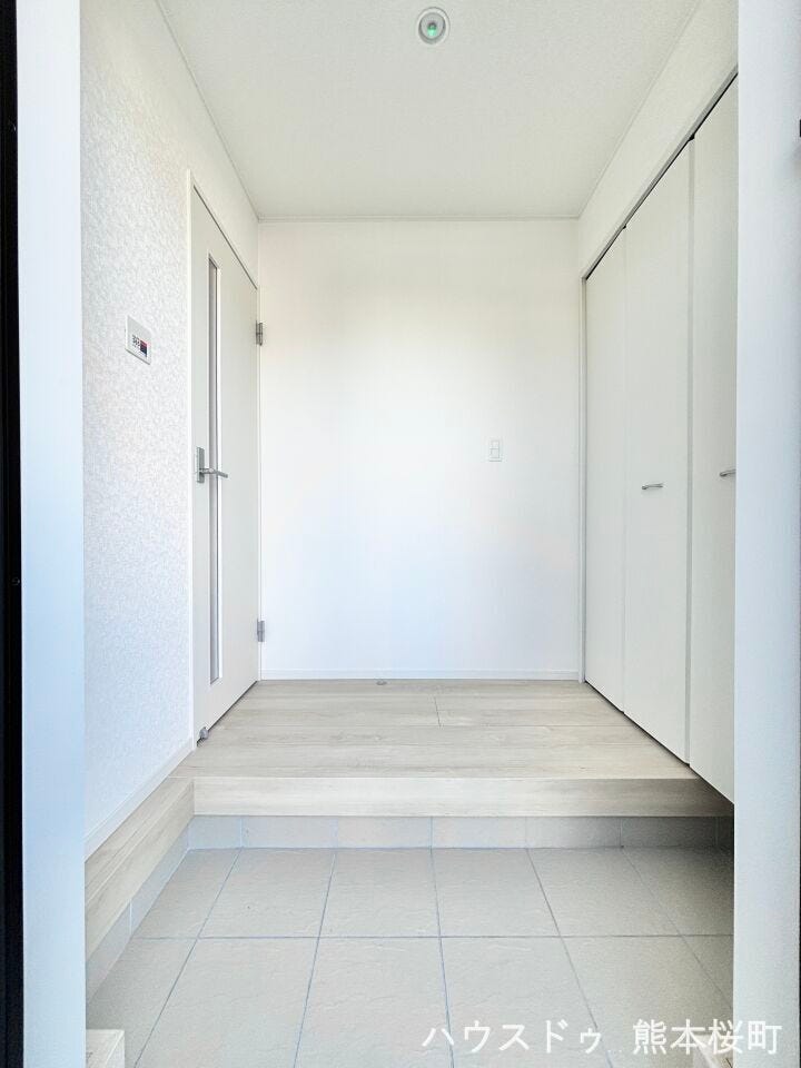 ■「しまう」が叶える美しい玄関■大容量のシューズボックスがあることでいつも整理された、気持ちの良い「家の顔」を保てます。