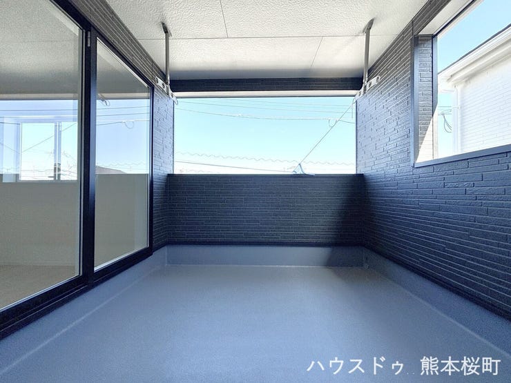 ■空の下の開放的な特等席■日光浴や読書、外の空気を感じながらリフレッシュ。暮らしを豊かにする、もう一つの心地よい空間です。