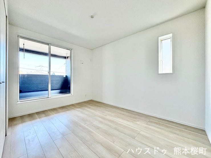 ■2階6.5帖洋室■寝室、書斎、趣味の部屋。家族の成長やライフスタイルに合わせ、様々な使い方ができる快適な空間です。