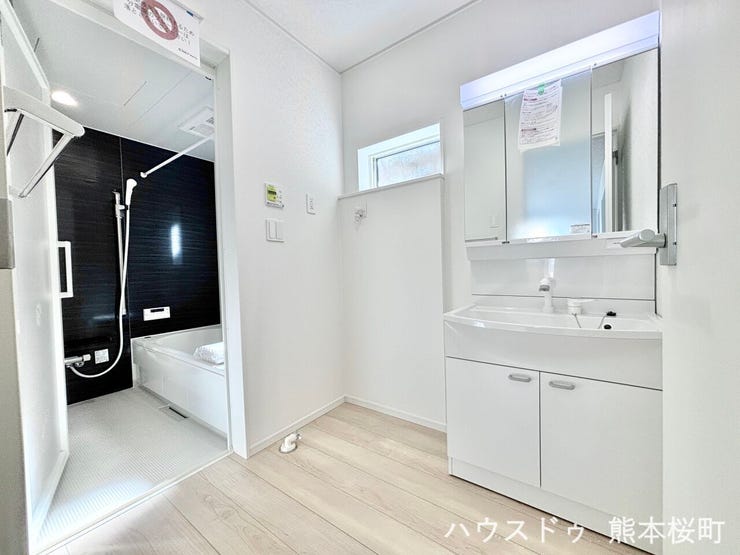 ■清々しいリフレッシュ空間■自分を磨き、気持ちを切り替える。心地よい光が差し込むプライベートスペース。