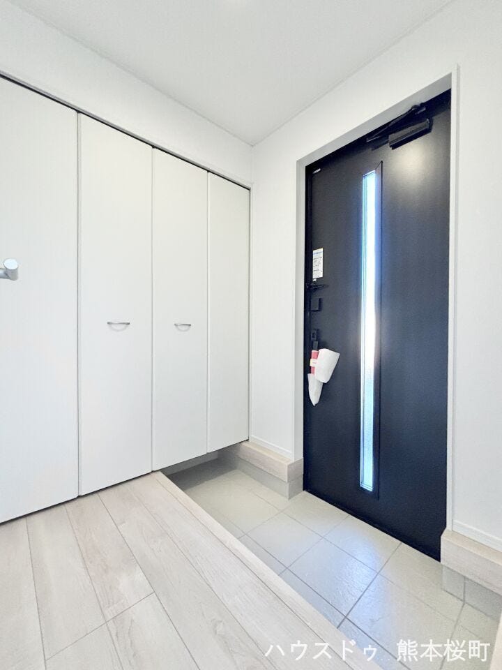 ■「ただいま」の安堵をくれる場所■訪れる人を迎え入れ、帰るたびにホッと一息つける、明るく機能的なエントランス。