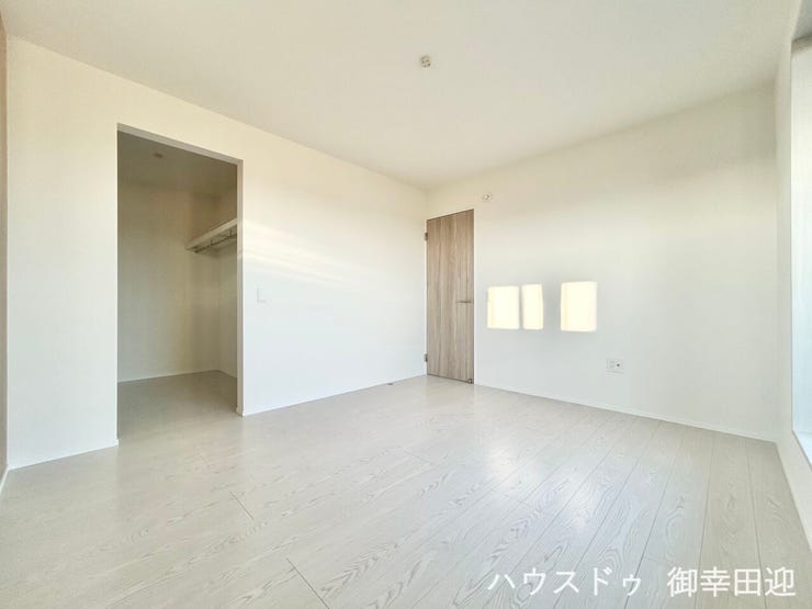 ■2階7帖洋室■心からリラックスできる静けさ、上質な眠りで、毎日をリセットします。明日への活力を養う空間です。