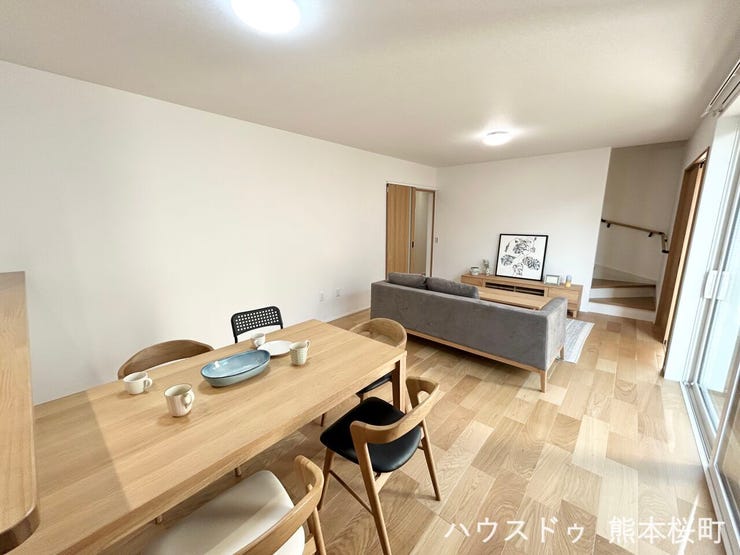 ■安らぎと笑顔の中心地■陽光が優しく降り注ぎ、会話が自然と弾む。ここでは、毎日が特別な時間へと変わります。