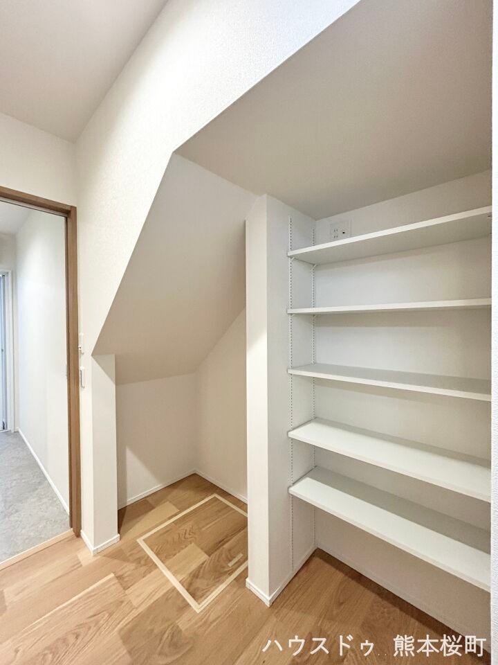 ■1階廊下収納スペース■必要なものを必要な場所に。家全体で考えられた収納計画が、ゆとりある生活を実現します。