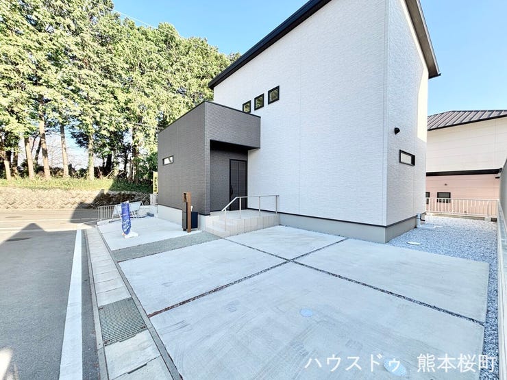 ■車と趣味の幅が広がる場所■単なる駐車スペースではない、洗車やタイヤ交換、DIYにも使える多目的な屋外スペースです。