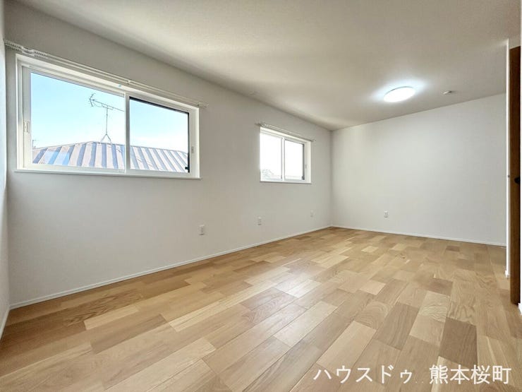 ■2階5.2帖×5.2帖洋室■将来的に間仕切り可能です。