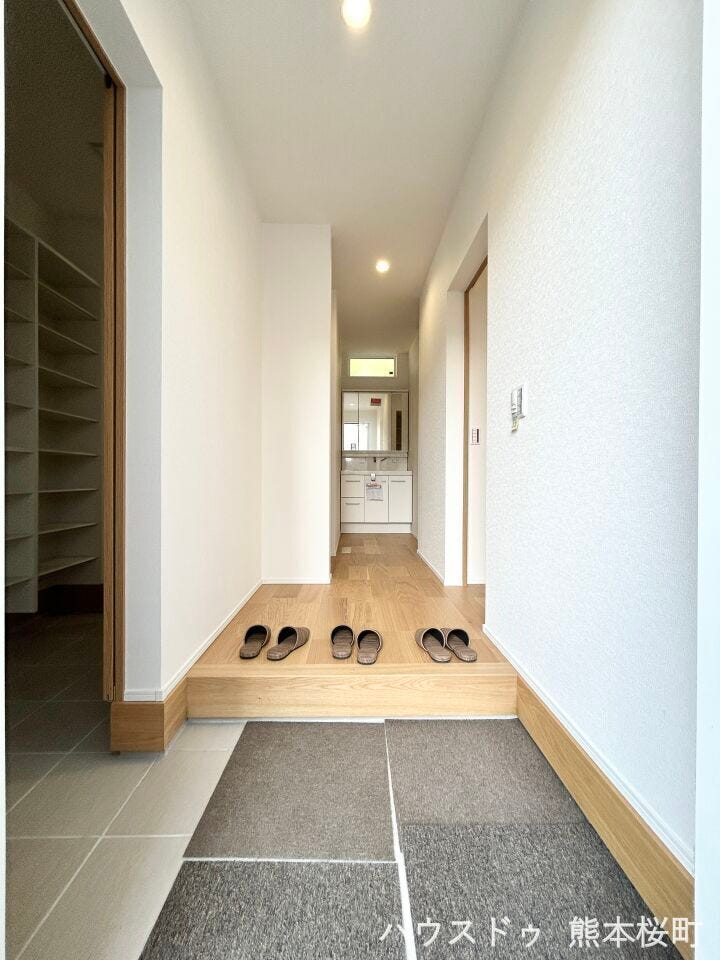 ■「しまう」が叶える美しい玄関■大容量のシューズボックスがあることでいつも整理された、気持ちの良い「家の顔」を保てます。