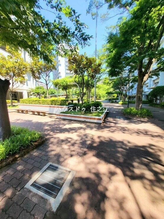 ★マンション内の敷地。植栽も多くあり緑豊かです♪