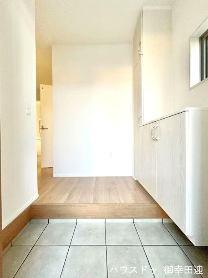 ■「しまう」が叶える美しい玄関■大容量のシューズボックスがあることでいつも整理された、気持ちの良い「家の顔」を保てます。
