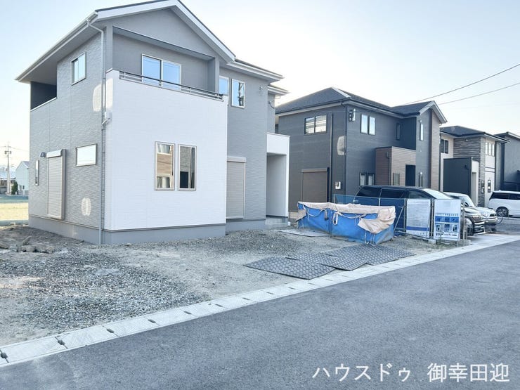 ■車と趣味の幅が広がる場所■単なる駐車スペースではない、洗車やタイヤ交換、DIYにも使える多目的な屋外スペースです。