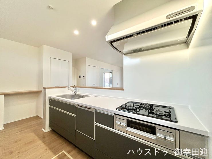 ■家族の「美味しい」が集まる舞台■高い機能性と美しいデザインを両立。料理する人も、待つ人も、笑顔になれる場所です。