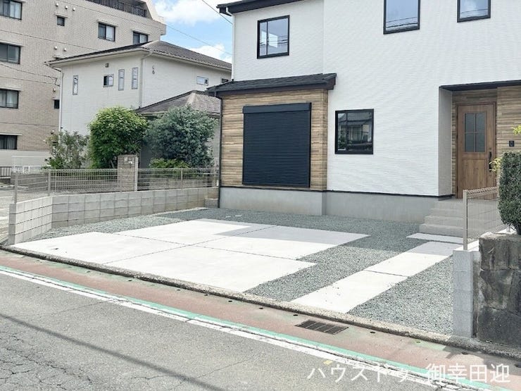 ■車と趣味の幅が広がる場所■単なる駐車スペースではない、洗車やタイヤ交換、DIYにも使える多目的な屋外スペースです。