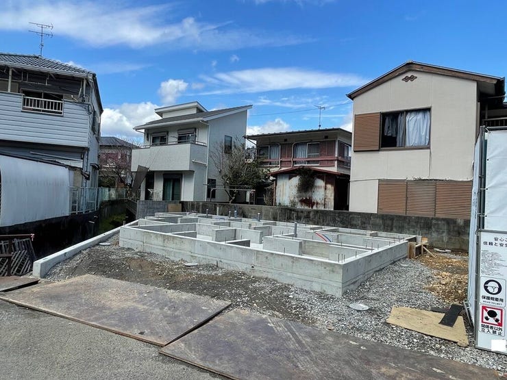 南西側道路より