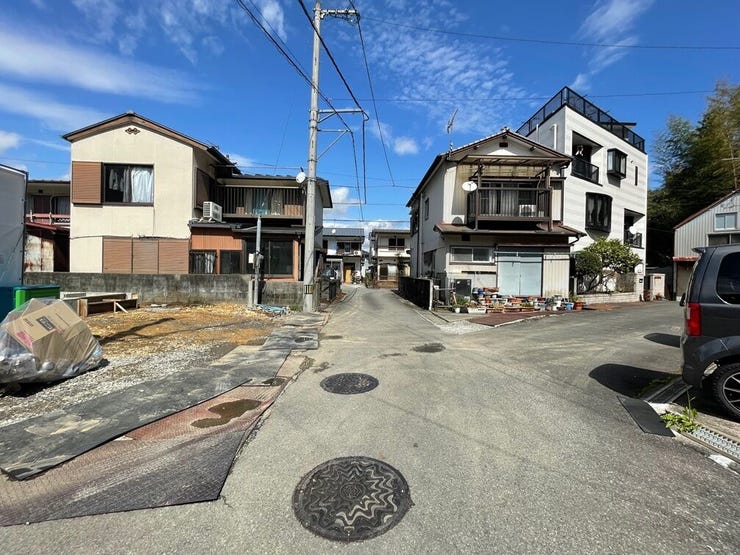 南東側道路 南から北方向