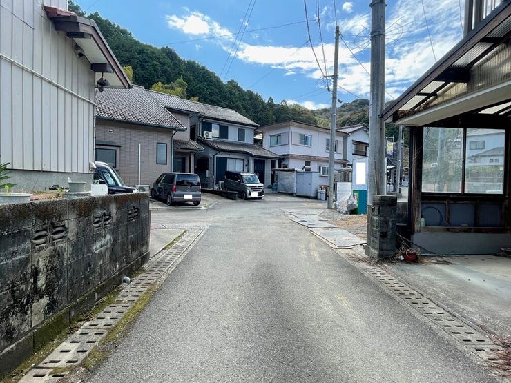 南東側道路 北から南方向
