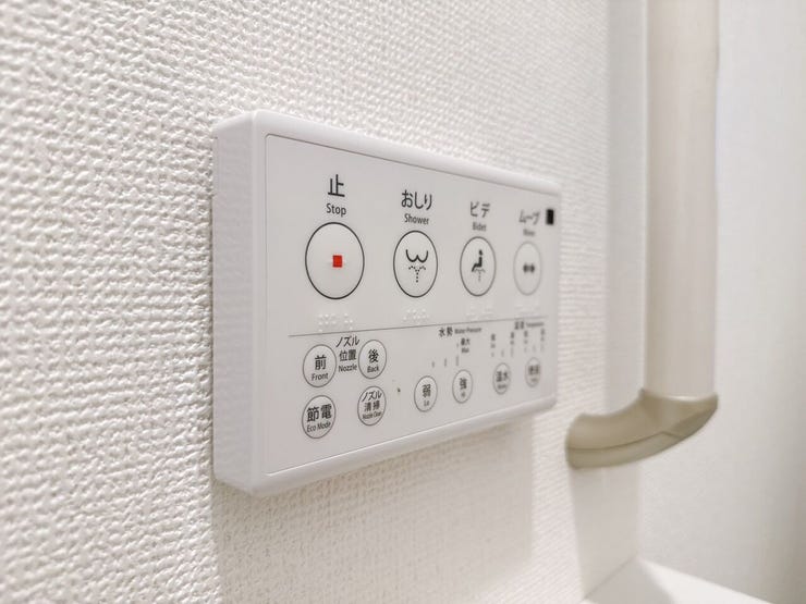 年中温かいので安心して便座に座ることができます。また、感染症予防などのメリットも!冬場のヒヤッとする不快感を無くし、体の冷えや血圧の急変動を防ぎます。みんなが毎日ホッとリラックスして使える空間です