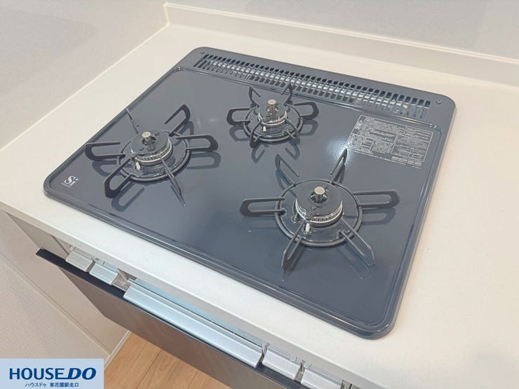 安全機能が充実した使いやすい3口コンロです!複数の料理を同時に手際よく調理できるため、毎日の食事作りがとてもスムーズになりますね♪