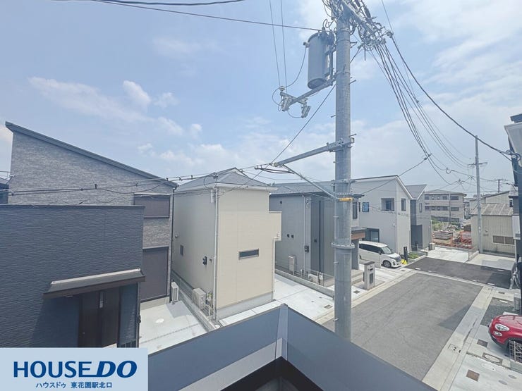 バルコニーから見渡す開放的な周辺の街並みです!高い建物が少なく、空を広く感じられる心地よい景色が広がっています☆