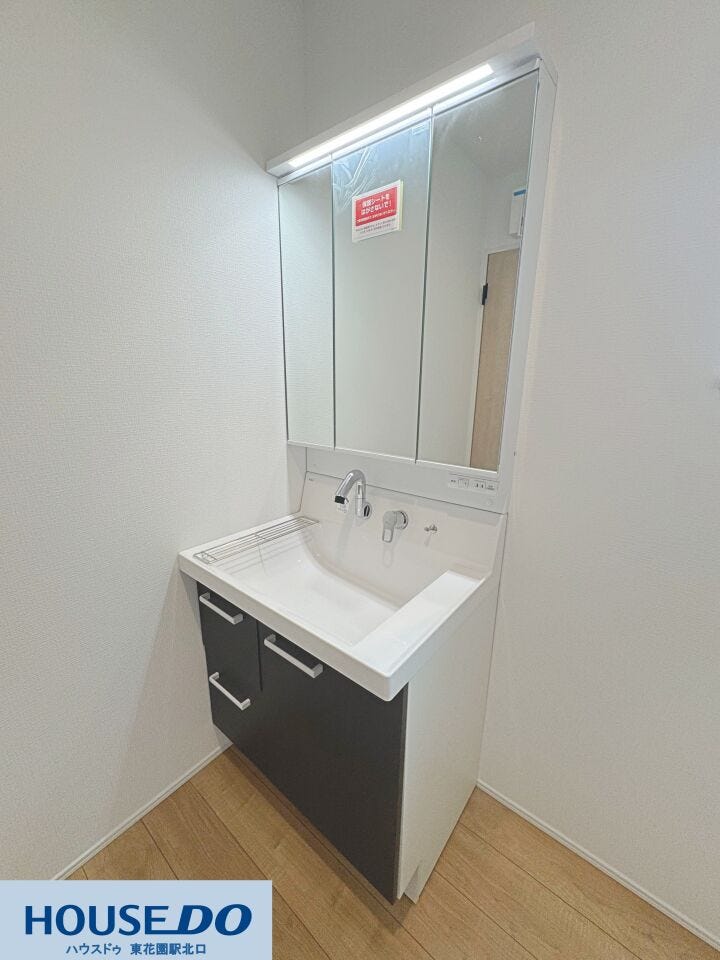 細かな洗面用具もすっきりと収納できる実用的な洗面ボウル周りです☆お手入れもしやすく、毎日の身支度を快適にサポートしてくれますね♪