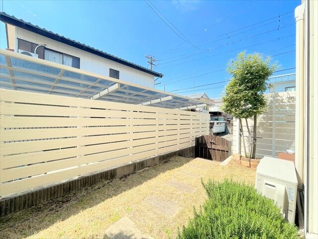 夏場はビニールプール、冬場は天体観測など
家族との思い出がたくさんつくれる空間です◎