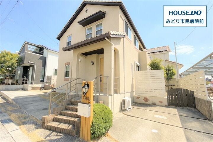 【外観】
【梅里エリア】駐車スペース2台確保◎
4LDK+お庭付きの中古戸建になります。
名古屋市桜通線/神沢駅まで徒歩15分
エクボ もも山店まで徒歩12分
スギドラッグ 原南店まで徒歩14分