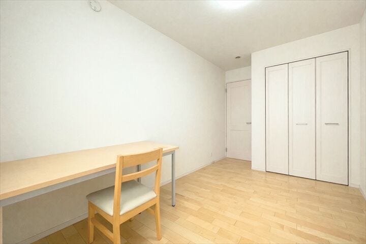 【6.1帖洋室】
自分専用の場所があるので
リビングダイニングに自分のものを置きっぱなしにすることもなくなります。