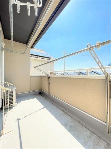 広さのあるバルコニーで洗濯物もたっぷり干せます。
日々の家事が快適に。