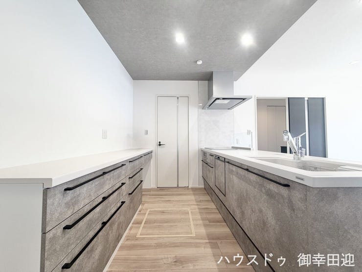 ■家族の「美味しい」が集まる舞台■高い機能性と美しいデザインを両立。料理する人も、待つ人も、笑顔になれる場所です。