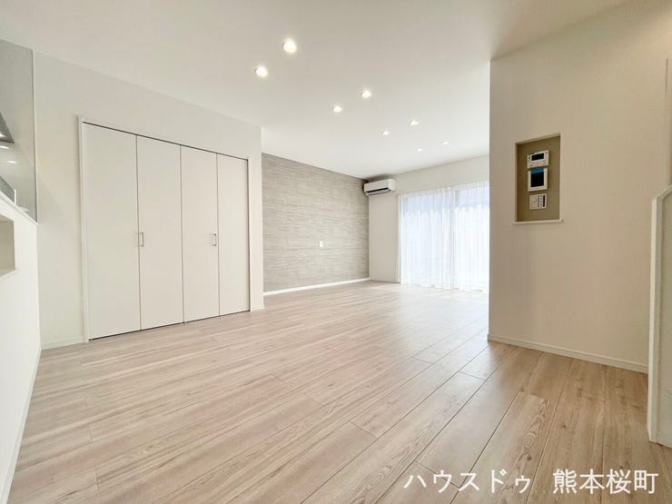 ■安らぎと笑顔の中心地■陽光が優しく降り注ぎ、会話が自然と弾む。ここでは、毎日が特別な時間へと変わります。