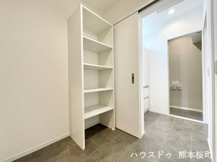 ■脱衣所■浴室に入る手前のスペースです。着替えなどを置くこともでき収納力が◎