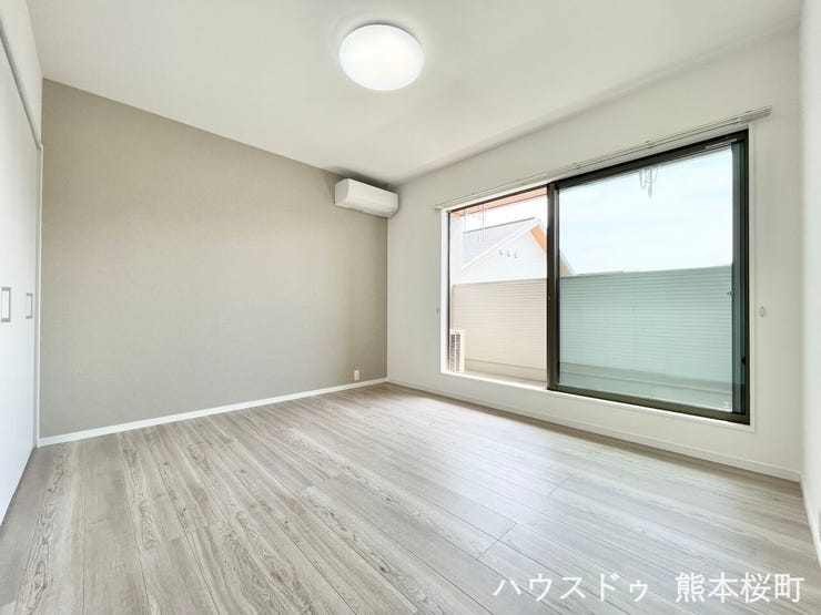 ■2階7帖洋室■寝室、書斎、趣味の部屋。家族の成長やライフスタイルに合わせ、様々な使い方ができる快適な空間です。