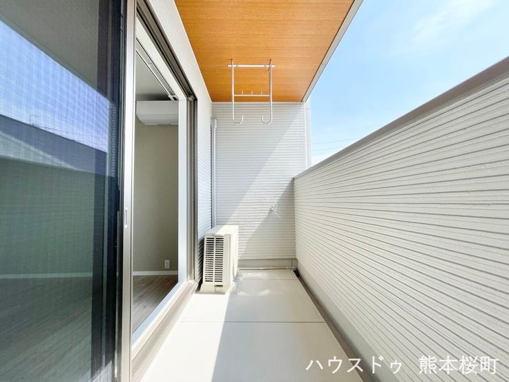 ■空の下の開放的な特等席■日光浴や読書、外の空気を感じながらリフレッシュ。暮らしを豊かにする、もう一つの心地よい空間です。