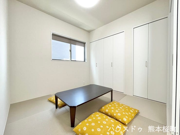 ■1階4.5帖和室■ゲストをもてなし、昼寝や家事にも使える、畳のぬくもりが心地よい多目的万能スペース。