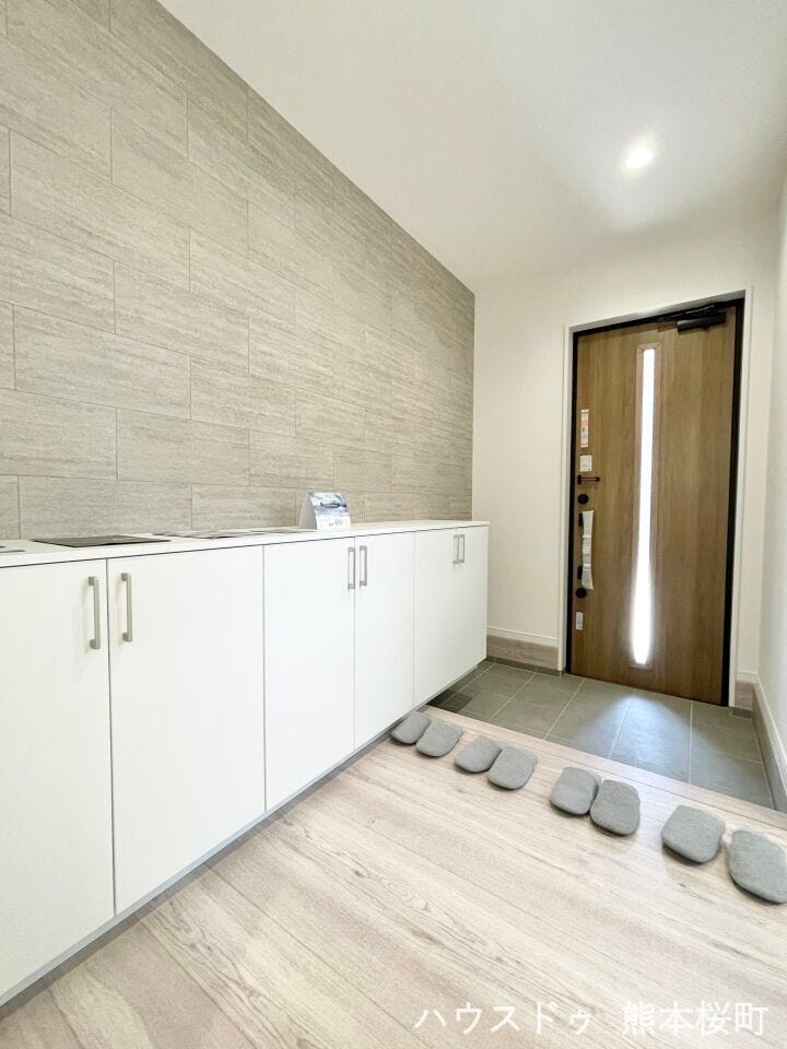 ■「ただいま」の安堵をくれる場所■訪れる人を迎え入れ、帰るたびにホッと一息つける、明るく機能的なエントランス。