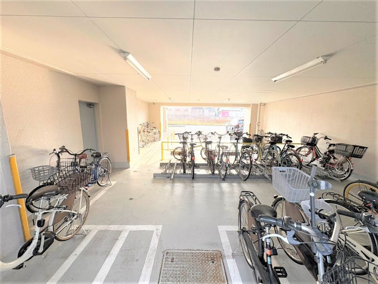 屋根付きの駐輪場!
雨の日も安心です!