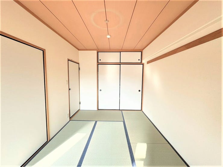 畳の貼り替えられた和室!!
日当たりも良好!