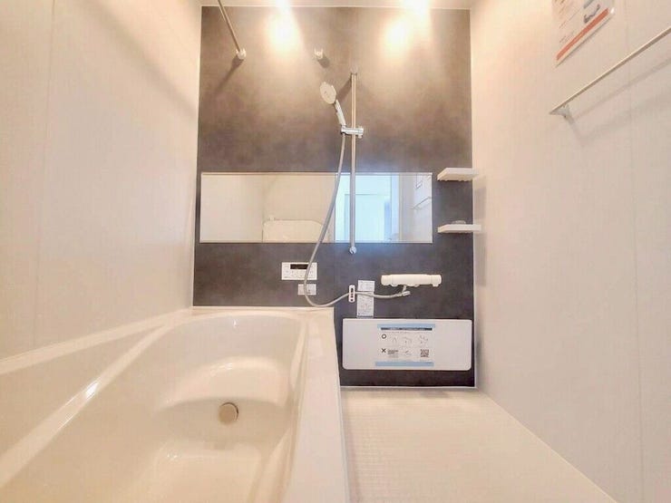 【Bathroom】お子様とのバスタイムにも十分な広さがあり、掃除も簡単にできます。