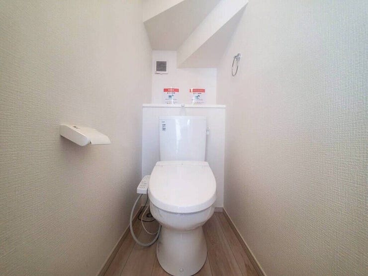 【Toilet】清潔感があり、落ち着いたデザインのトイレ。家族みんなが快適に使えます。