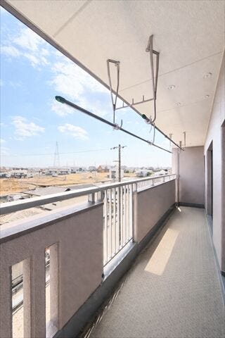 陽当たり良好なバルコニー。
洗濯物もよく乾く快適なスペースです。