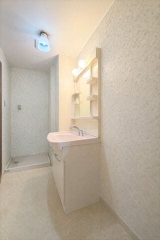 洗濯機のまわりにラックを設置してもいいですね。
洗濯用洗剤や柔軟剤、洗濯カゴなど、洗濯にまつわるグッズを置くことで
家事がスムーズにできそうです。